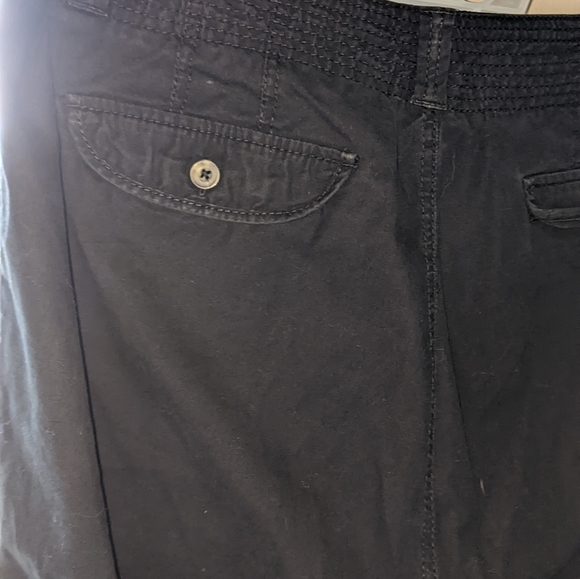 Dockers Crops - Picture 3 of 5